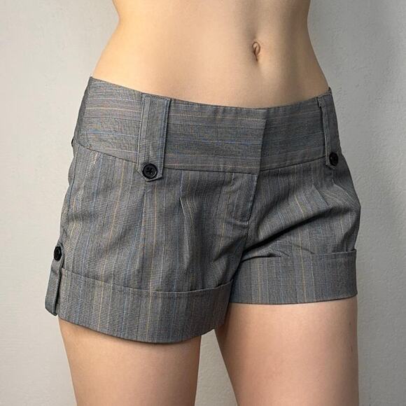 Y2K Cuffed Dress Shorts Low Rise Pleated Buttons Size 3 - Picture 2 of 6